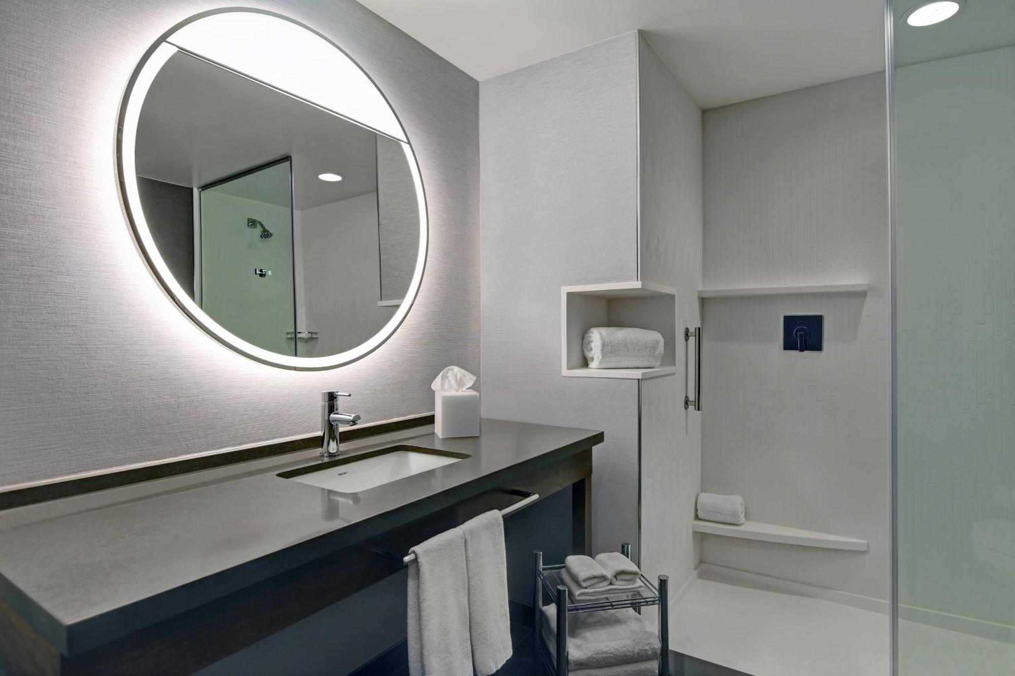 Courtyard By Marriott Manhattan Aggieville Zewnętrze zdjęcie