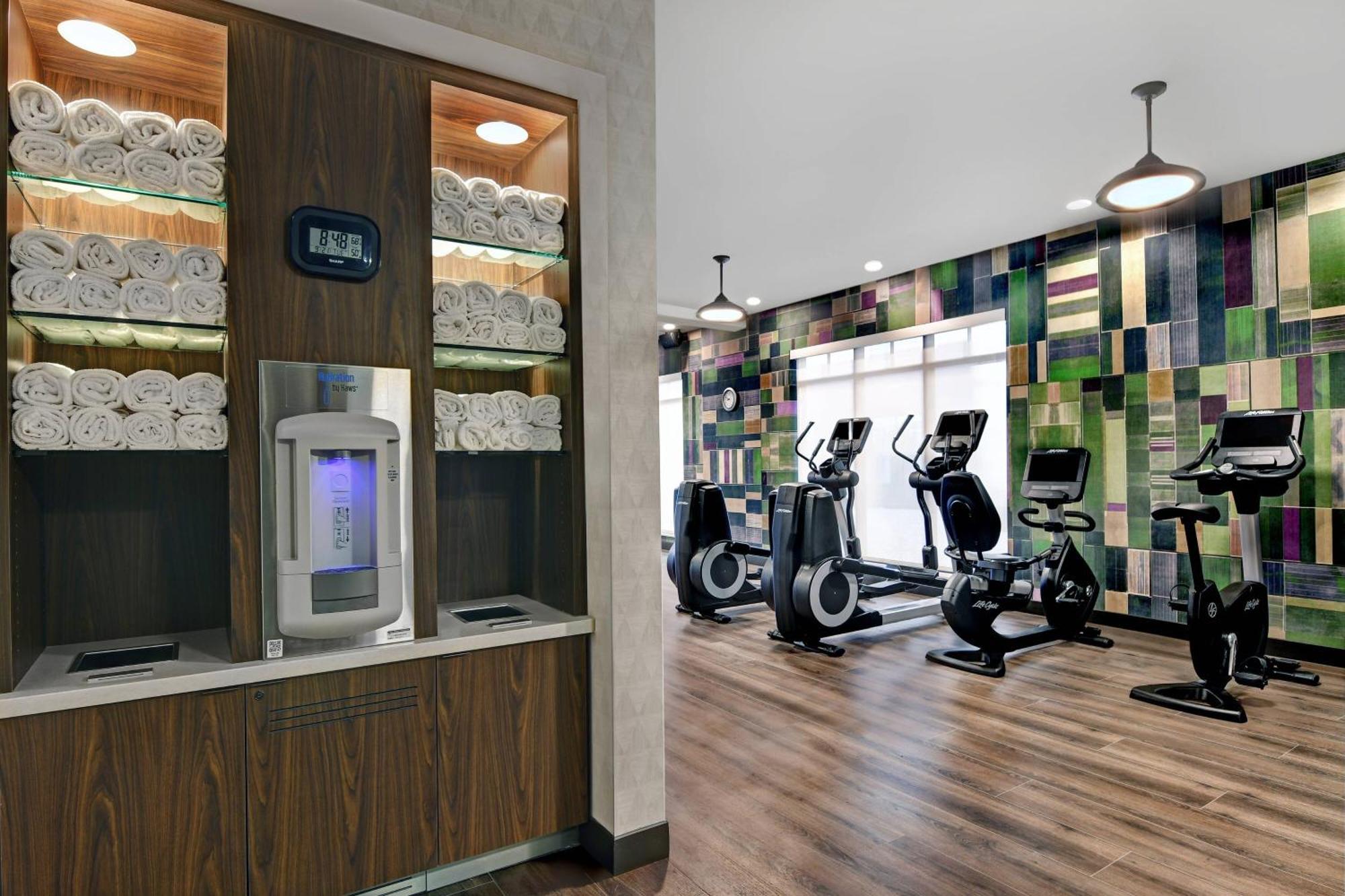 Courtyard By Marriott Manhattan Aggieville Zewnętrze zdjęcie