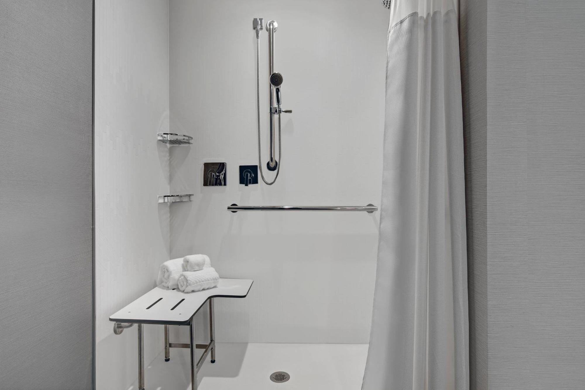 Courtyard By Marriott Manhattan Aggieville Zewnętrze zdjęcie