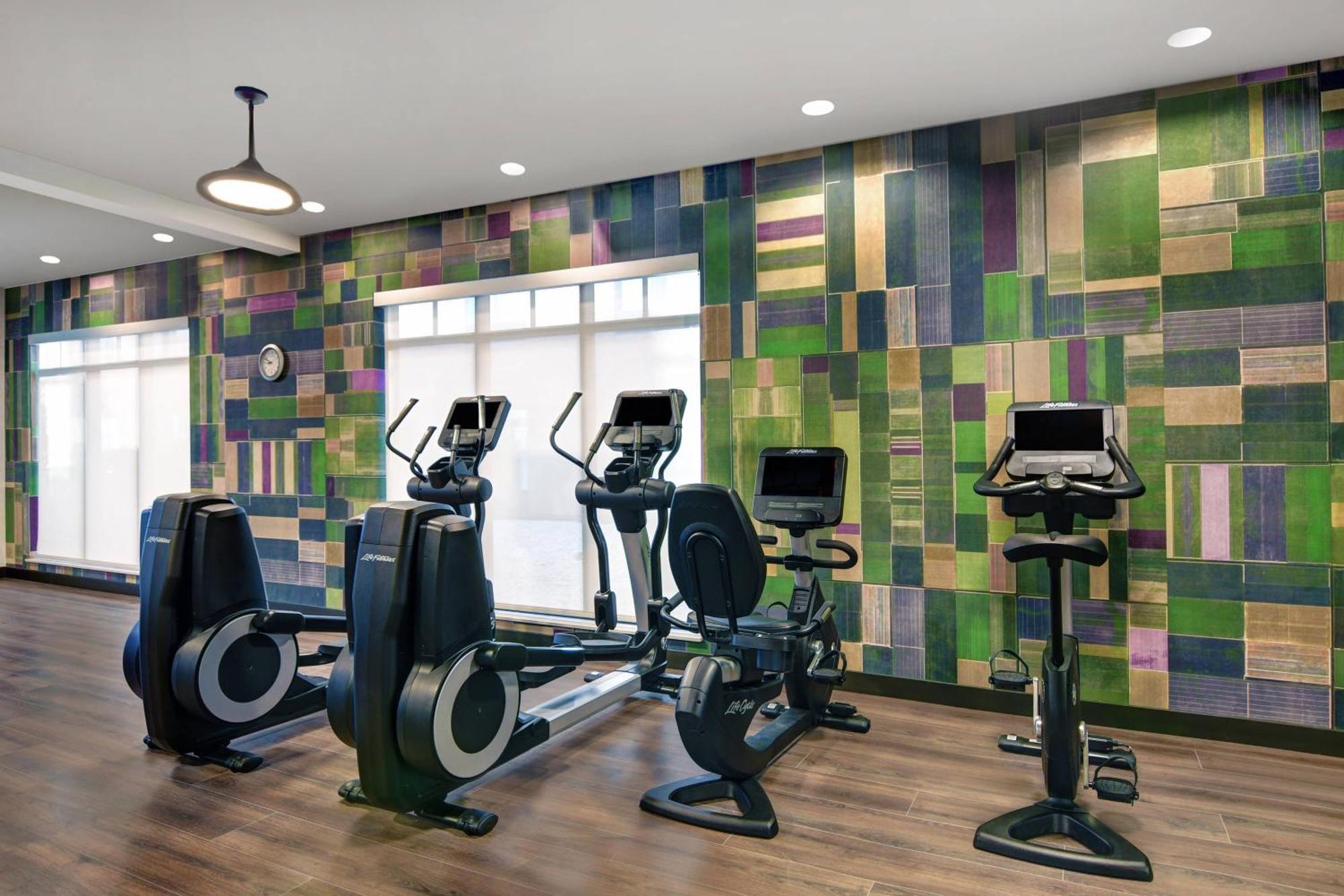 Courtyard By Marriott Manhattan Aggieville Zewnętrze zdjęcie