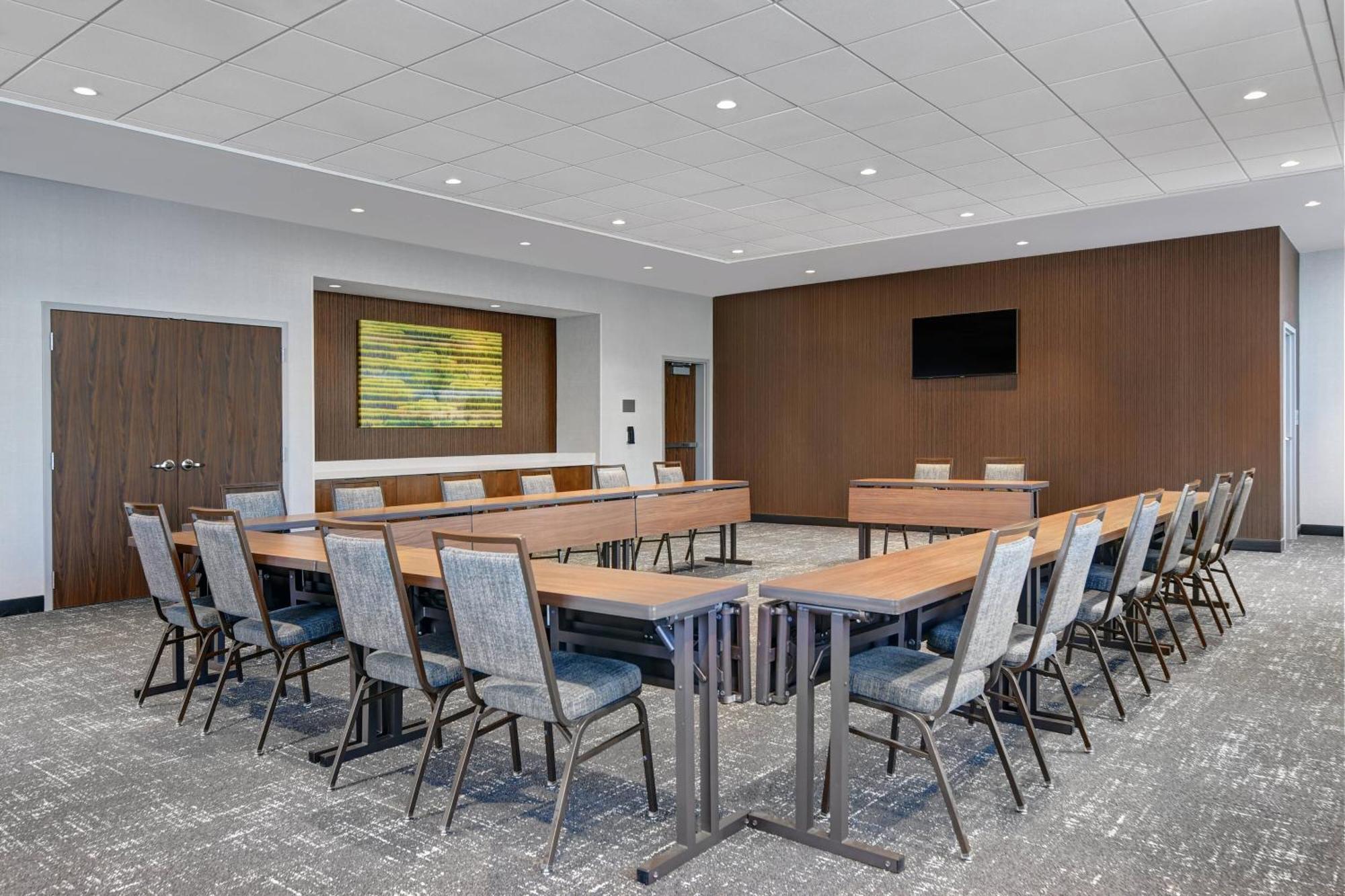 Courtyard By Marriott Manhattan Aggieville Zewnętrze zdjęcie