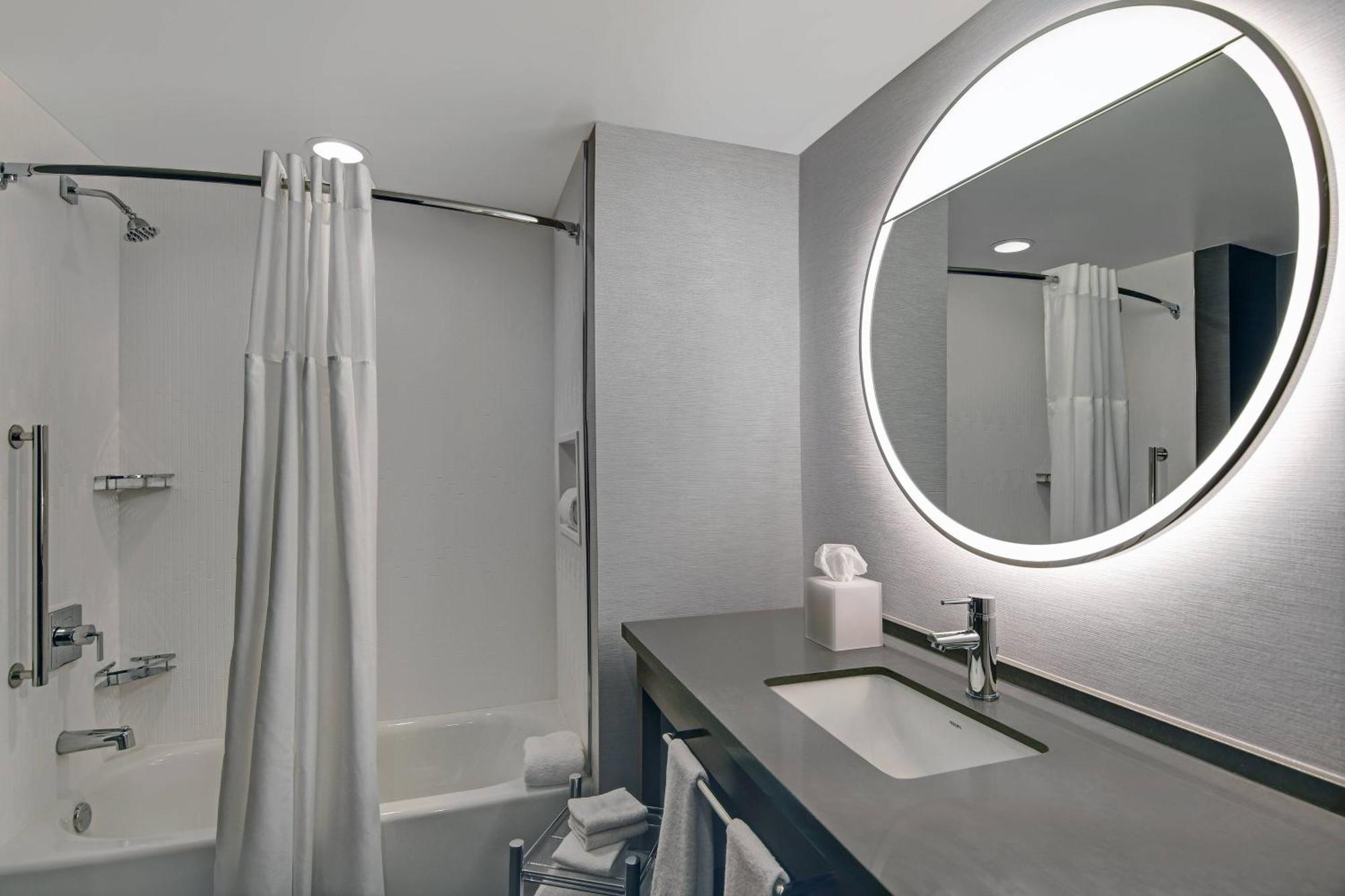 Courtyard By Marriott Manhattan Aggieville Zewnętrze zdjęcie