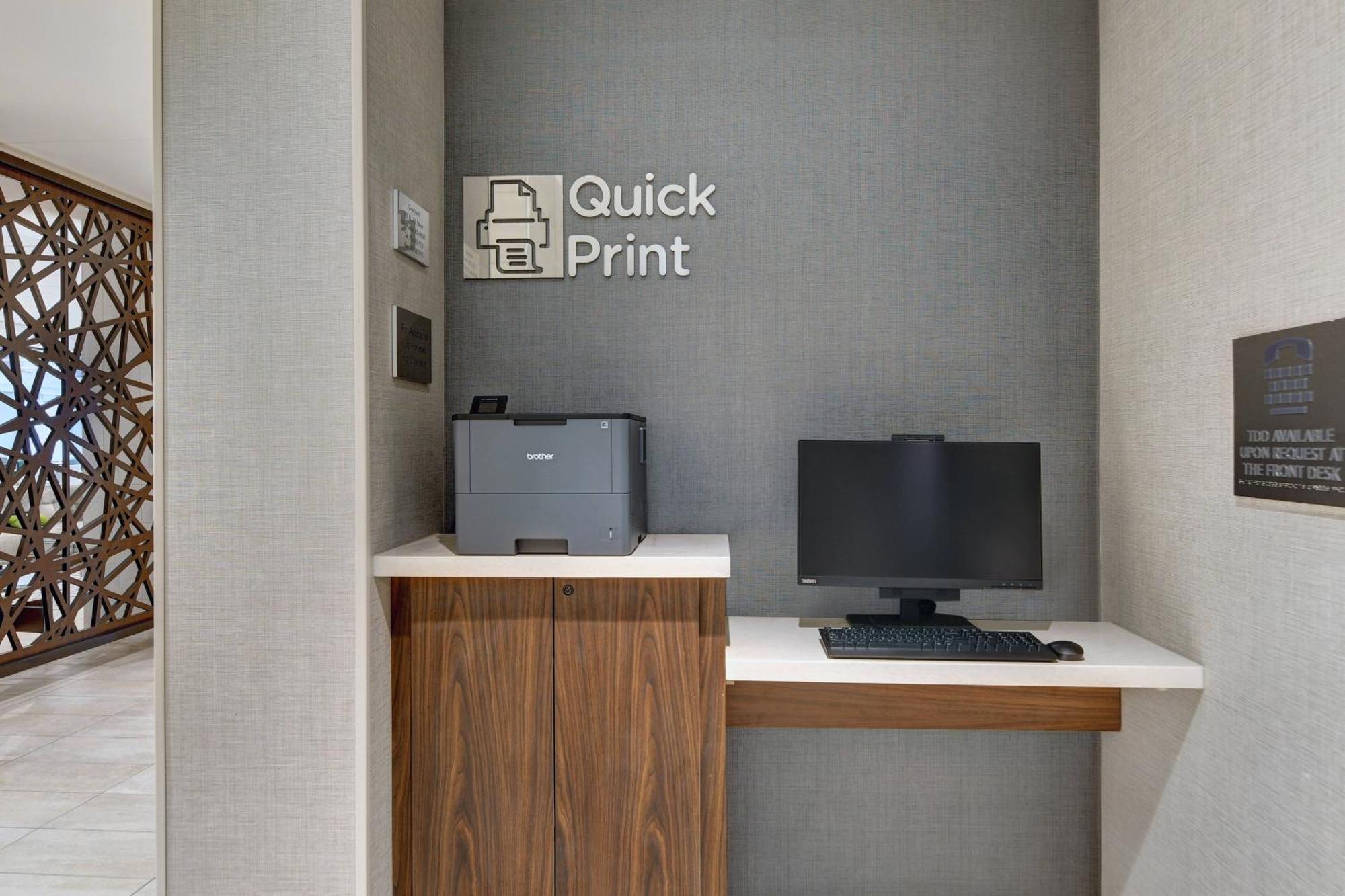 Courtyard By Marriott Manhattan Aggieville Zewnętrze zdjęcie