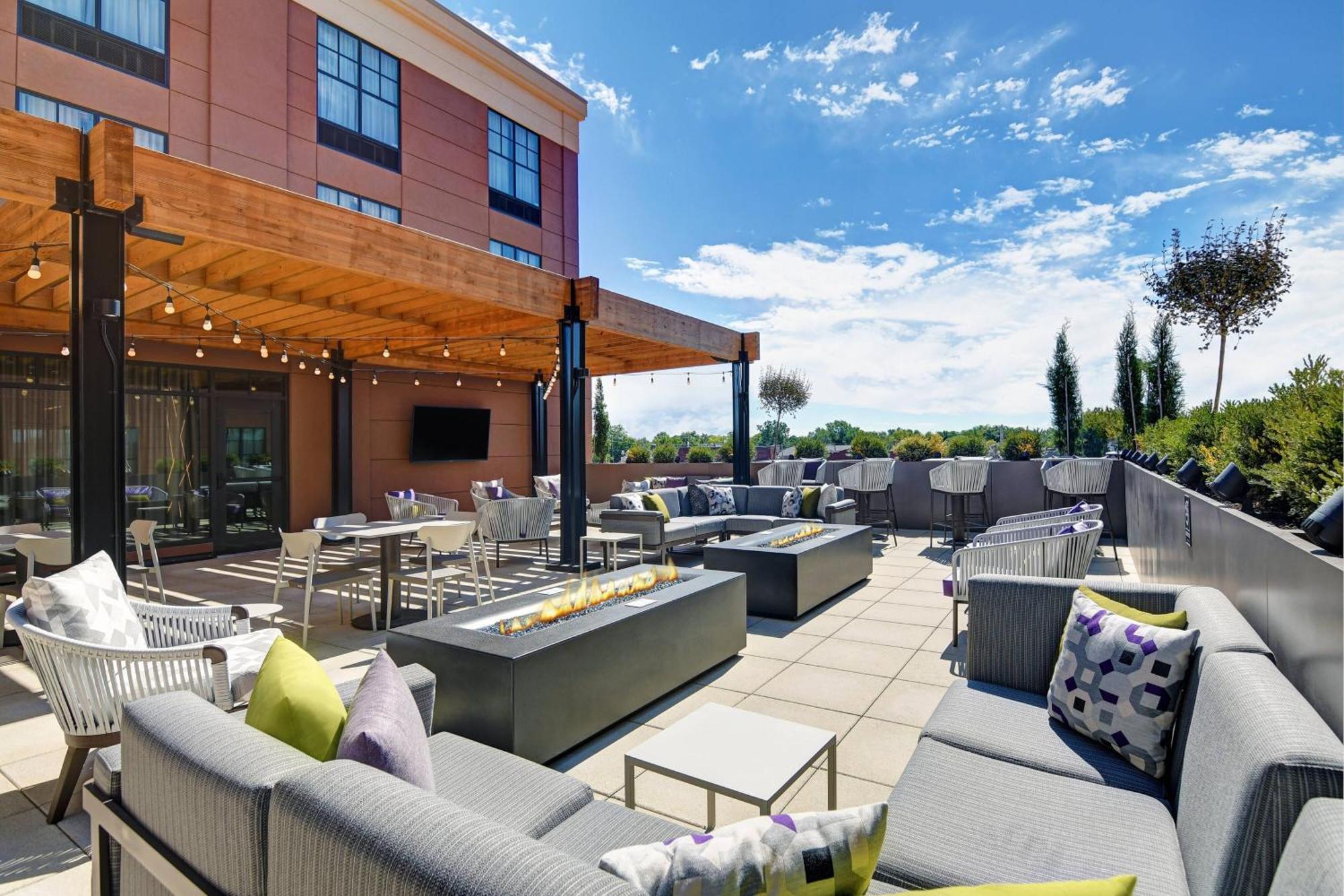 Courtyard By Marriott Manhattan Aggieville Zewnętrze zdjęcie