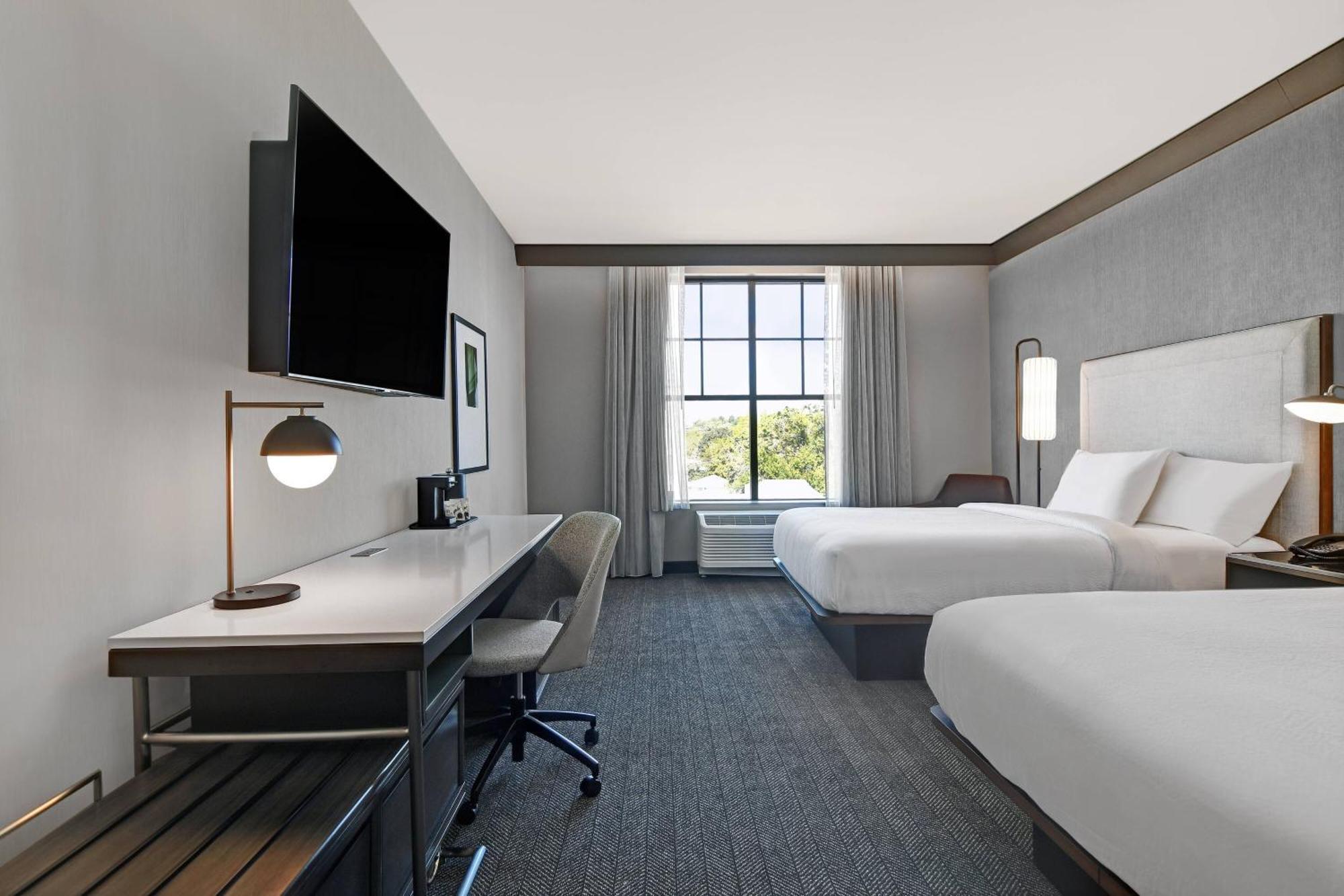 Courtyard By Marriott Manhattan Aggieville Zewnętrze zdjęcie
